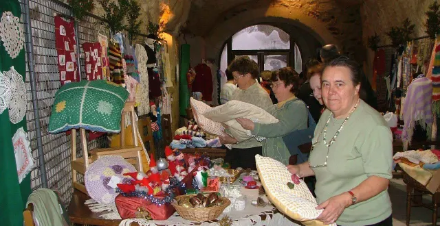 photo  le marché de noël à rou-marson présente sa nouvelle édition avec des confections maison réalisées aux côtés des nombreuses gourmandises  &copy;  archives 