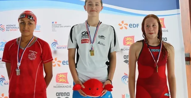 photo  elise edely (au centre) a repris la compétition avec alençon après une saison sans entraîneur.  &copy;  archives alençon nautique club 