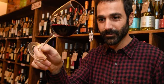 photo  le caviste mattia angius a brillé au concours master of port.  &copy;  archives  co - laurent combet 