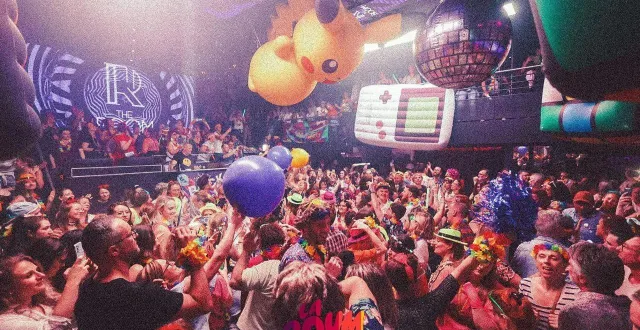 photo  en tournée dans toute la france, la boum géante fera à nouveau étape à la flèche (sarthe) en 2026 où elle avait affiché complet avant même l’événement, au mois de mars dernier.  &copy;  la boum géante 