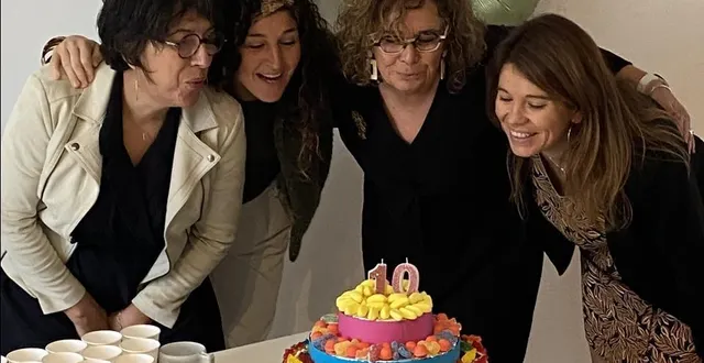 photo  les quatre assistantes maternelles ont soufflé leurs dix bougies. de gauche à droite christine moison, diane broermann, murielle maillet et marion tiffault.  &copy;  photo mam koala 