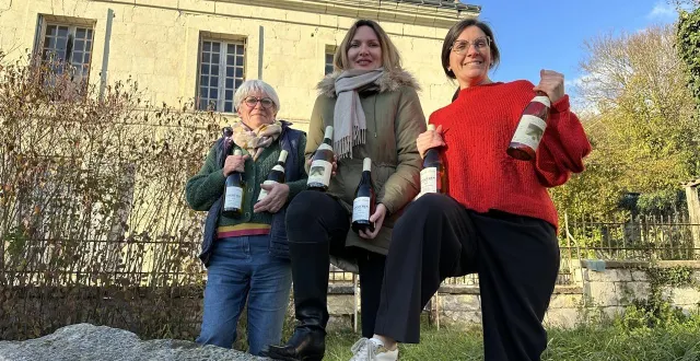 photo  épaulée par ses filles, laurence boulay organise un déstockage de vins de jasnières accumulés par son mari, michel, pharmacien et vigneron dans la sarthe.  &copy;  ouest-france 