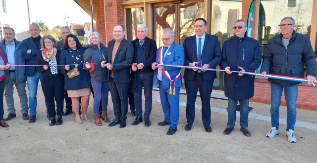 photo  de nombreux élus étaient présents lors de cette inauguration.  &copy;  le maine libre 