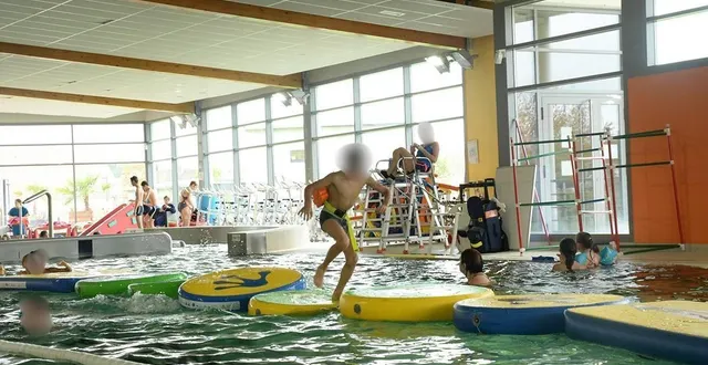 photo  la piscine d'écommoy, les bains d'orée, est fermée jusqu'à nouvel ordre.  &copy;  archives le maine libre 