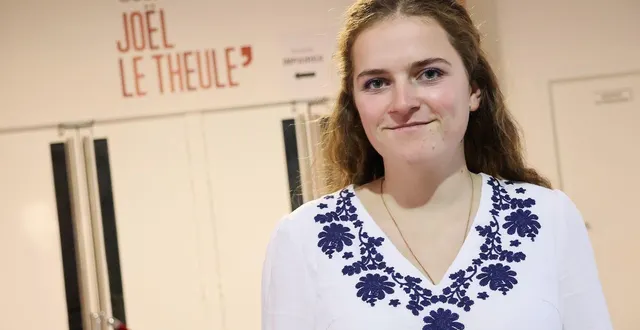 photo  hermine de russé participe à la pièce consacrée à la vie de dom guéranger jouée sur la scène joël-le theule, ce dimanche 30 novembre 2025, à sablé-sur-sarthe.  &copy;  ouest-france 