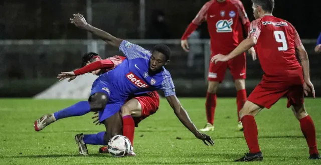 photo  la belle aventure du sc beaucouzé en coupe de france a pris fin dans la banlieue de la rochelle.  &copy;  pqr/sud ouest/jean-christophe sounalet 