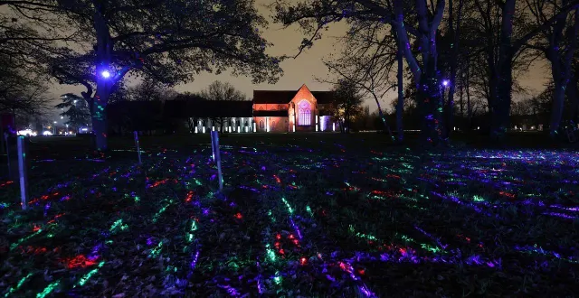 photo  l’abbaye depuis le parc, au fil d’un parcours lumineux et sonore d’un kilomètre.  &copy;  ouest-france 