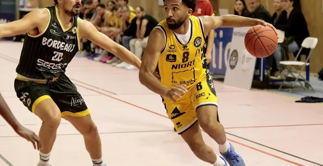 photo  à égalité avec pierre cellerier, également auteur de 13 points, rudy ekwakwe priso a été le meilleur marqueur niortais de la rencontre à saint-georges-de-montaigu, samedi 29 novembre 2025.  &copy;  co - benoit felace 