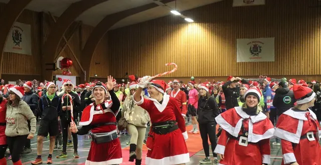 photo  la première édition de l’urban trail nocturne de domfront-en-poiraie, dans l’orne, a eu lieu ce samedi 29 novembre 2025, au départ du gymnase andré rocton.  &copy;  ouest-france 