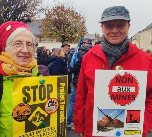 photo jean baranger et catherine genissel, de la chapelle-de-brain, en ille-et-vilaine, où ils s’opposent à un autre projet minier de breizh ressources, ont apporté leur soutien au collectif stop bélénos.  ©  ouest-france
