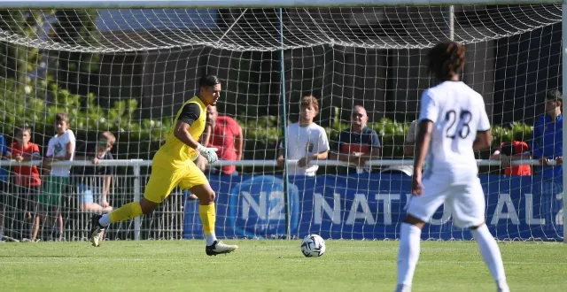 photo  melvin zinga est titulaire dans les buts angevins.  &copy;  photo co - josselin clair 