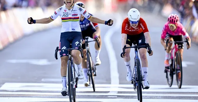 photo  porteuse du maillot jaune pendant quatre jours sur le tour de france, vainqueure de liège-bastogne-liège, kim le court a été élue coureuse africaine de l’année.  &copy;  eric lalmand / afp 
