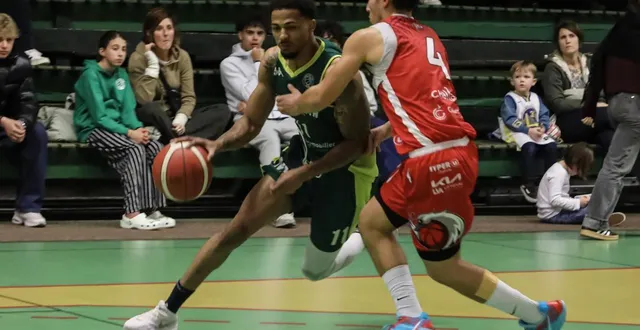 photo  saint-pavin a largement dominé son adversaire samedi 29 novembre 2025, à domicile, et prend de l’air au classement.  &copy;  archives le maine libre 