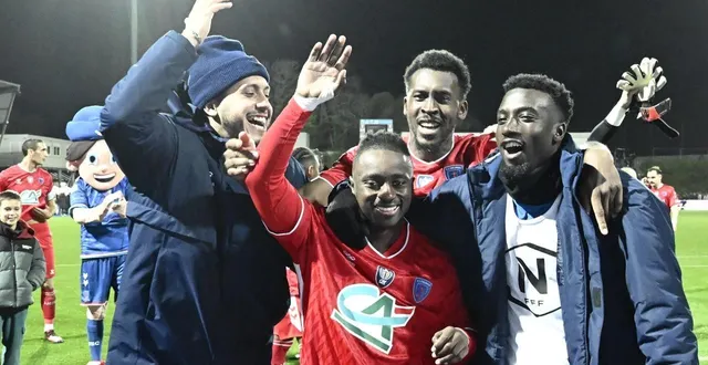 photo  amadou samoura (au centre) et l’us concarneau se sont qualifiés pour les 32es de finale de la coupe de france.  &copy;  thierry creux / ouest-france 