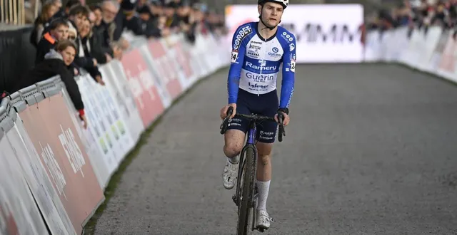 photo  le coureur normand cyprien gilles, originaire de rânes (orne), a terminé 34e de la course élites hommes, lors de la manche de coupe du monde organisée à flamanville (manche), dimanche 30 novembre 2025.  &copy;  christian jézéquel 