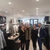 photo quentin cavan, gérant, en compagnie de déborah béline, responsable de la boutique (à sa gauche) et des deux équipières, marie et thaïs.