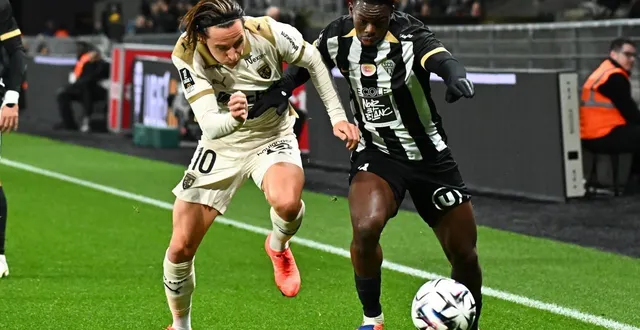 photo  jacques ekomié et les angevins ont été stoppés dans leur série par lens.  &copy;  franck dubray / ouest france 