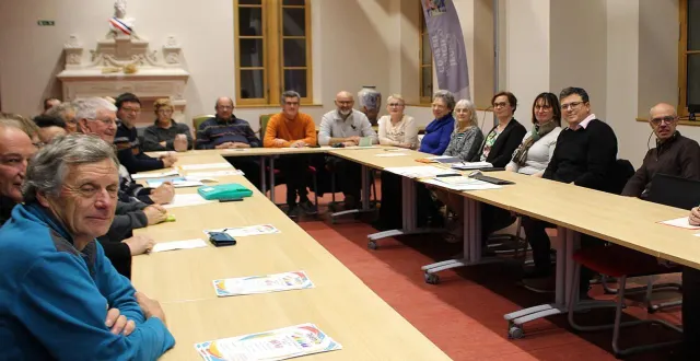 photo  le maire avait réuni les associations pour préparer le téléthon.  &copy;  le maine libre 