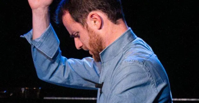 photo  françois moschetta sur scène.  &copy;  co 