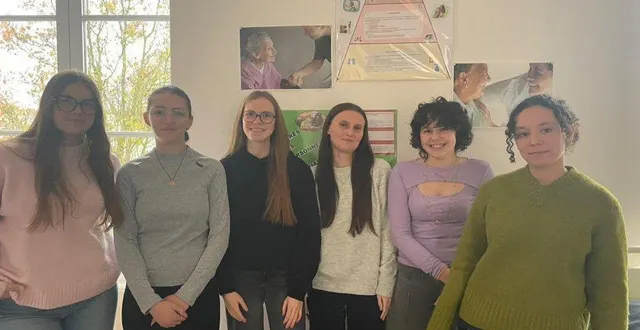 photo  un groupe de cinq terminales sapat du lycée robert-d’arbrissel a conçu une capsule temporelle pour conserver la mémoire de l’école georges-brassens, actuellement en travaux.  &copy;  co 