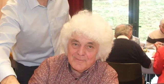 photo  alain gremillon (assis), le maire, 80 ans, qui ne se représente pas, a participé au repas des anciens de la commune.  &copy;  ouest-france 