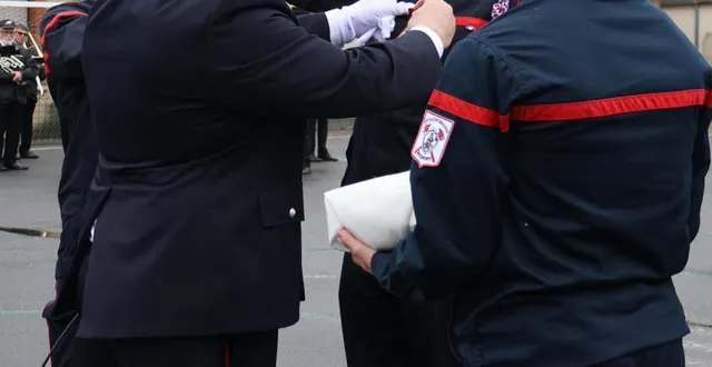 photo  le sergent charli sassignol, mis à l’honneur pour services exceptionnels, lors de l’appel d’une femme en situation d’agression  &copy;  ouest-france 