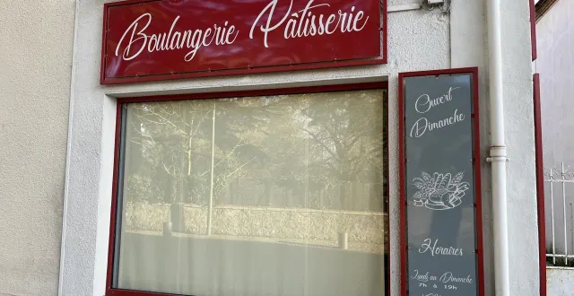 photo  la boulangerie de sceaux-sur-huisne est fermée depuis août 2025.  &copy;  le maine libre 