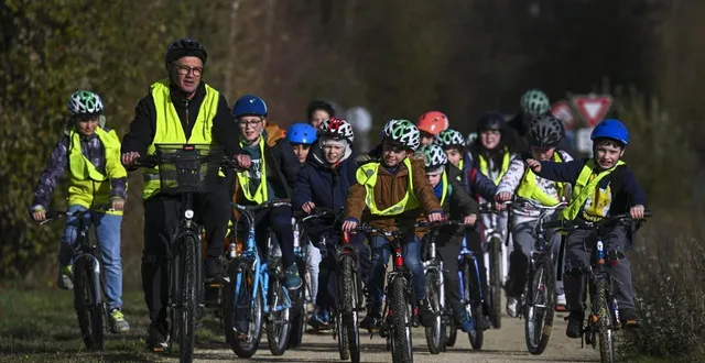 photo  entre poncé-sur-le-loir et ruillé-sur-loir, les élèves de l’école primaire vont au gymnase et à la bibliothèque à vélo via une voie verte.  &copy;  le maine libre - denis lambert 