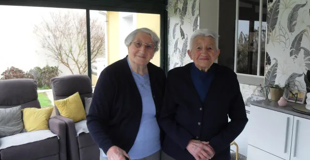 photo  madeleine et raymonde, vaillantes et actives malgré leurs nombreux printemps.   &copy;  le maine libre 
