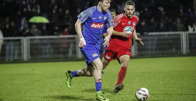 photo  marais (à gauche) et le sc beaucouzé ont vécu une belle aventure en coupe de france.  &copy;  photopqr/sud ouest/maxppp 