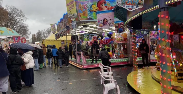 photo  la foire saint-martin d’angers (maine-et-loire) se terminait ce dimanche 30 novembre 2025.  &copy;  ouest-france 