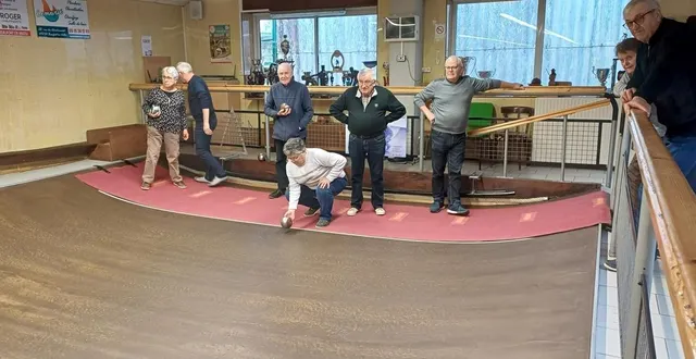 photo  beaufort-en-anjou, le 20 novembre 2025. une cinquantaine de membres de l’association d’un beaufort à l’autre sont venus s’essayer à la boule de fort à l’union comète.  &copy;  document remis 