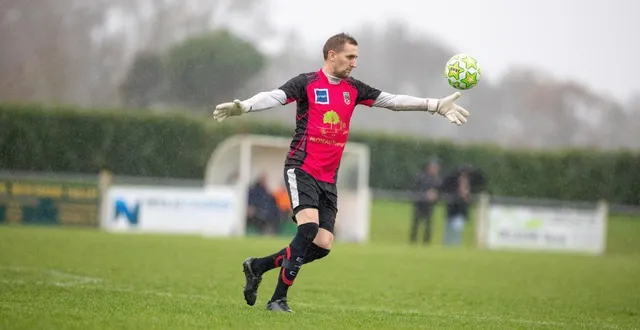 photo  gardien et entraîneur de saint-cerbouillé, raphaël pogut a concédé un penalty fatal en toute fin de match.  &copy;  archives co - clémence chauvin 
