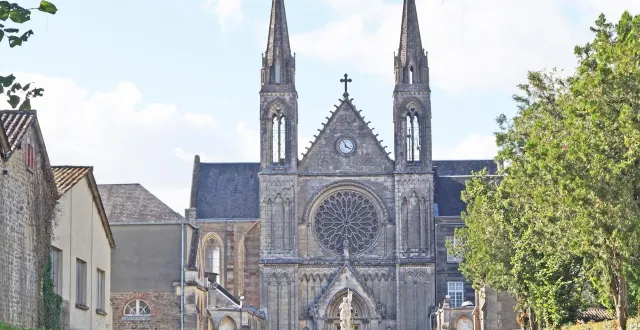 photo  édifiées au milieu de xixe siècle, les années font leurs effets sur la pierre de caen.  &copy;  ouest-france 