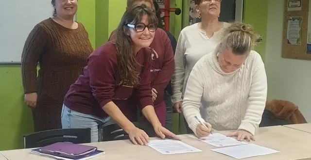 photo  la signature de la convention entre le centre social gisèle-halimi et manou partages.  &copy;  centre social gisèle-halimi 