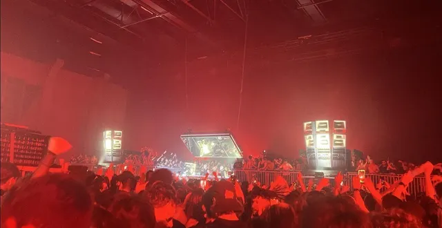 photo  8 000 personnes se sont réunies pour profiter du son des caissons lors de la soirée au parc des expositions d’angers (maine-et-loire).  &copy;  ouest-france 