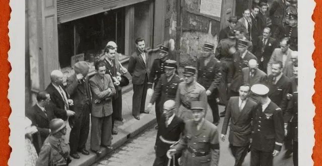 photo  le général de gaulle et, à sa droite, victor chatenay, maire d’angers de 1947 à 1959, le 25 juillet 1948 à l’occasion de l’inauguration de la place leclerc.  &copy;  photographe inconnu. archives départementales de maine-et-loire, 301 j 4, fonds michel lemesle 