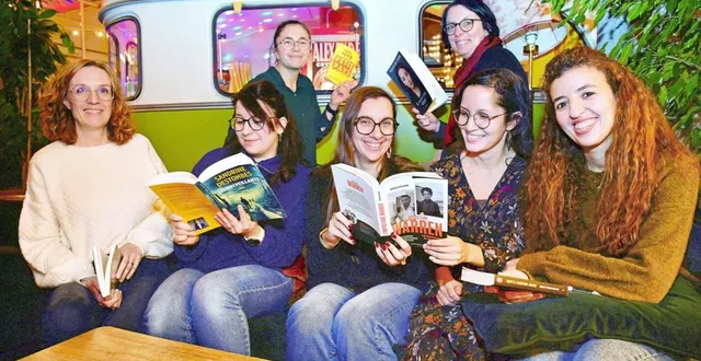 photo  elles ont entre 23 et 51 ans et se sont rencontrées grâce à leur amour pour la lecture. comme depuis deux ans, elles se retrouvent une fois par mois pour partager leurs coups de cœur et leurs déceptions littéraires.  &copy;  co - marie delage 