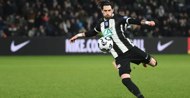 photo  florent hanin, la saison dernière lors d’angers sco - reims en quart de finale.  &copy;  josselin clair 