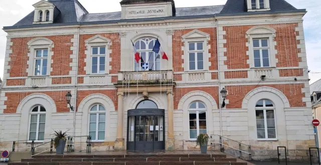 photo  une distinction pour la mairie  &copy;  le maine libre 