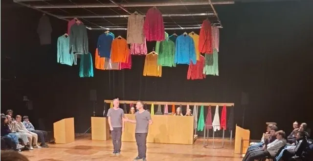 photo  les élèves de 4e et 3e du collège privé ont assisté à un spectacle destiné à les sensibiliser au harcèlement scolaire.  &copy;  le maine libre 