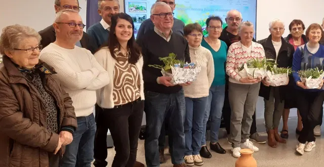 photo  la commission municipale du cadre de vie a récompensé  tous les participants.  &copy;  ouest-france 