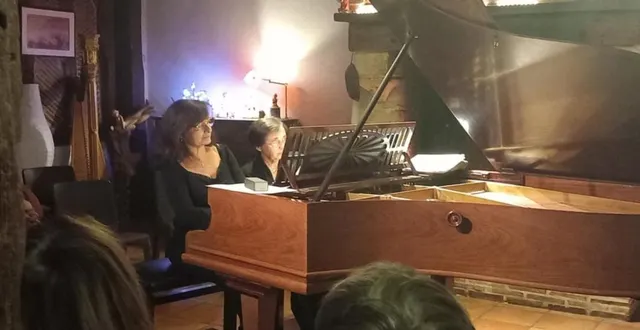 photo  complices, les deux pianistes jouent ensemble les œuvres de claude debussy  &copy;  ouest-france 