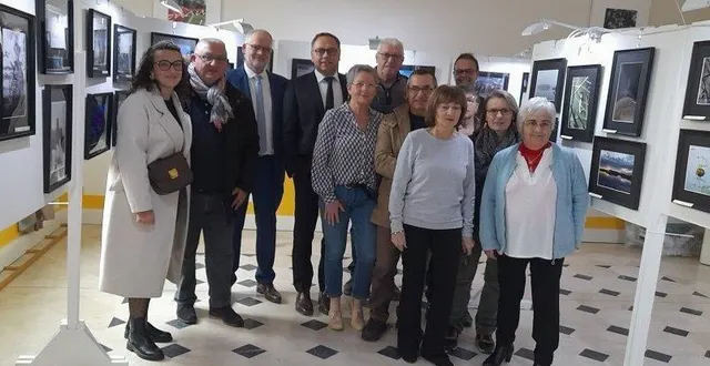 photo  elus et adhérents du club photo ont ouvert l’exposition des 50 ans samedi matin.  &copy;  co 