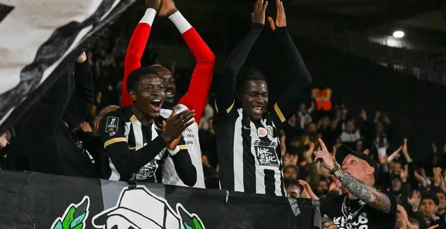 photo  djibirin harouna et prosper peter, ici après le succès contre auxerre, se révèlent en même temps que sidiki chérif.  &copy;  laurent combet 