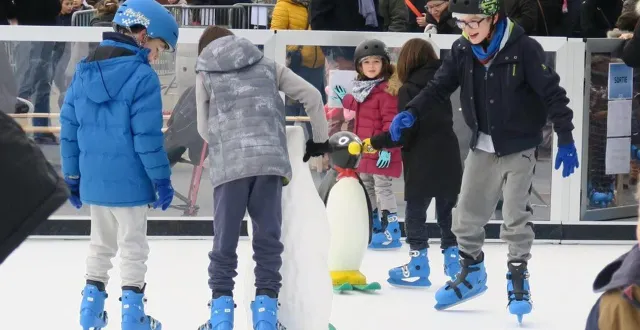 photo  une patinoire de 200 m² sera installée place bilange à l’occasion des fêtes de fin d’année à saumur.  &copy;  illustration jdlo 