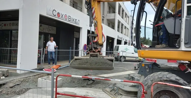 photo  thierry lirand, devant son magasin de cycles coxebike, en juin 2025.  &copy;  ouest-france 