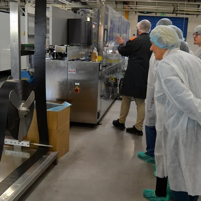 photo une dépose de buvards absorbants dans les emballages alimentaires.  ©  ouest-france