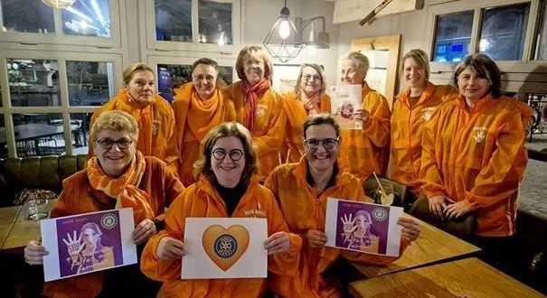 photo  les membres de l’inner wheel du perche organisent une action pour lutter contre les violences faites aux femmes.  &copy;  inner wheel du perche 