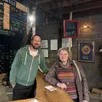 photo  gaël martin, brasseur de la gloutte et jeanne thireau, une des treize artisans du marché de noël. 